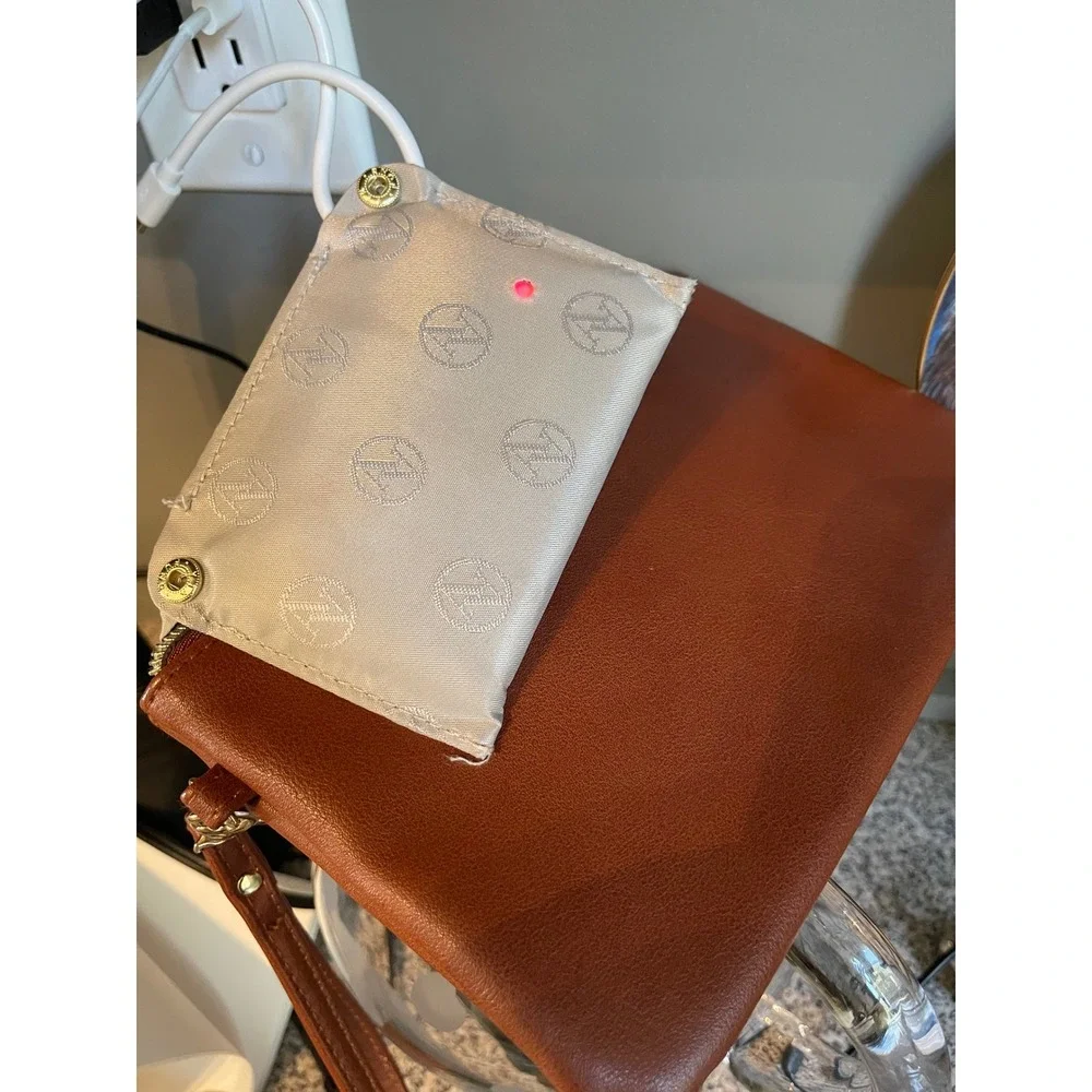 Adrienne Vittadini Charging Wristlet Women OS Brown Excellent Power Bank Clutch